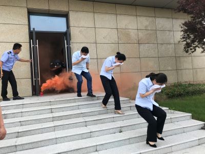 逃生1.jpg 逃生1.jpg